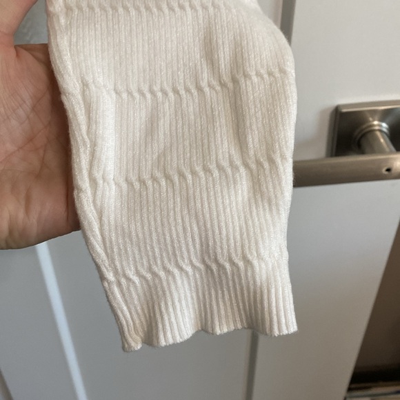 NWT Francesca’s ALYA white Pointelle soft sweater with Dolman sleeves. Size M‎ - Picture 5 of 11